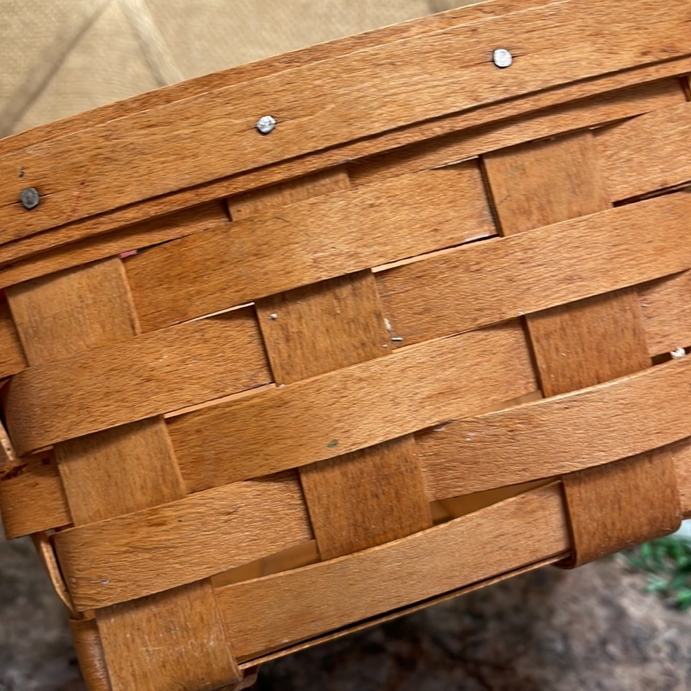 Vintage Longaberger basket - Picture 4 of 11